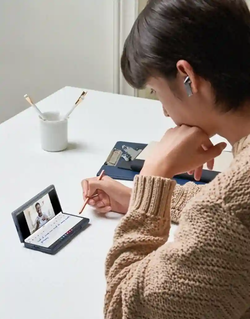 跨语言沟通的好帮手，三星Galaxy Z Fold6手机带来丰富翻译功能
