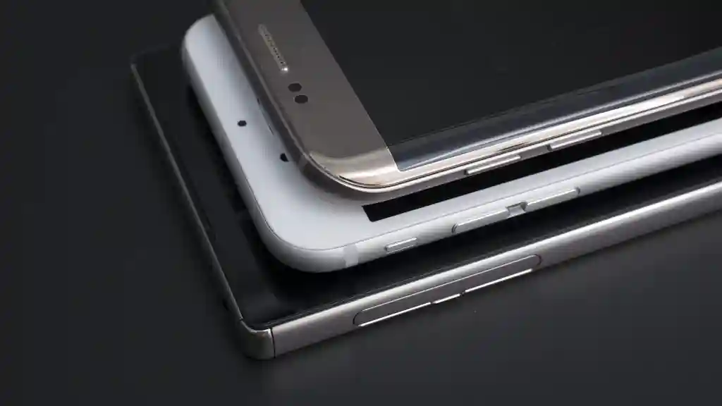 三星S7e、iPhone6s、索尼Z5P手机屏幕大PK