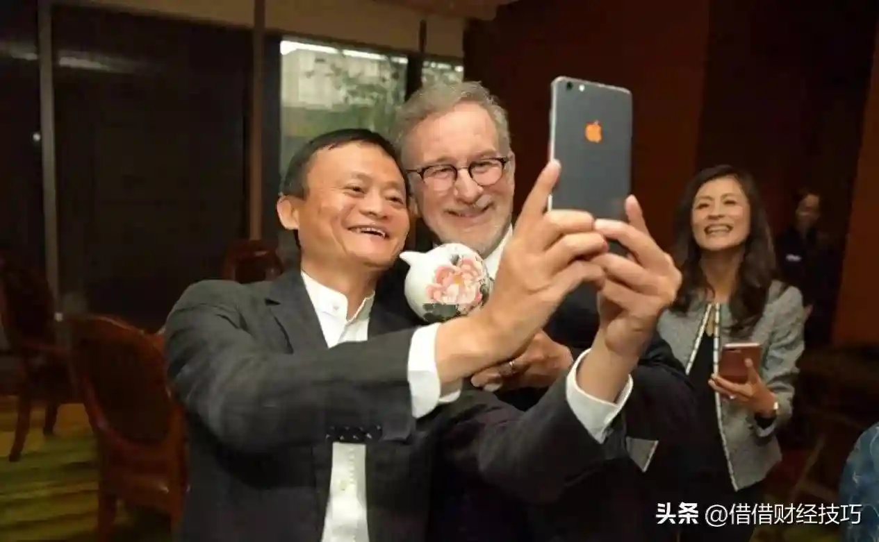 盘点商业大佬用的手机，王石、丁磊用国产折叠屏，原因出于安全？
