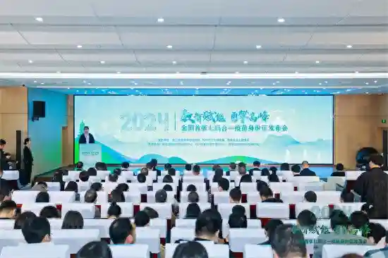 杭州发布全国首张七码合一疫苗身份证 手机上可查接种信息