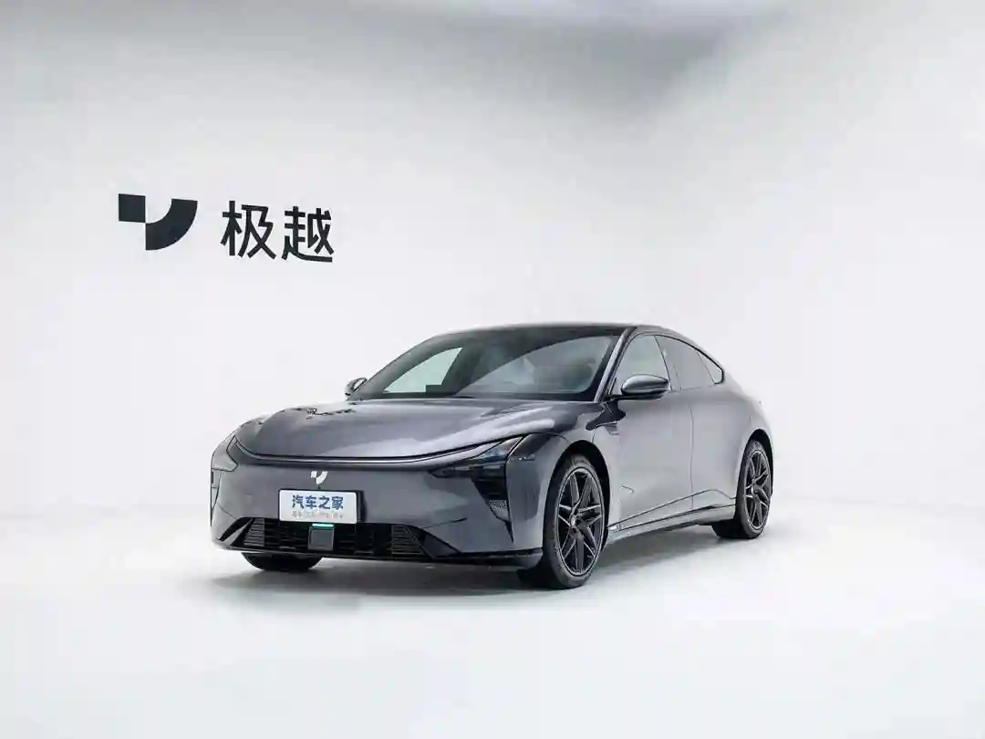 极越07：车长超4米9，35.6英寸超大屏，小米SU7：又冲我来？