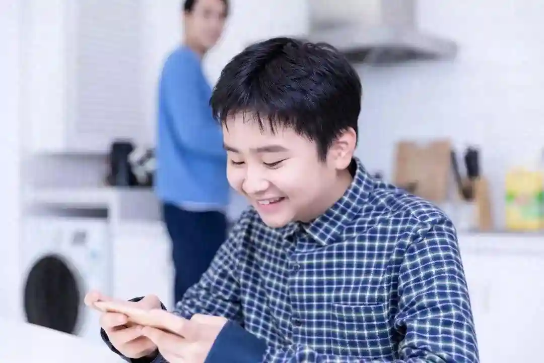 我初中学历的表姐做了这几件事，让孩子戒掉手机瘾，成为三好学生