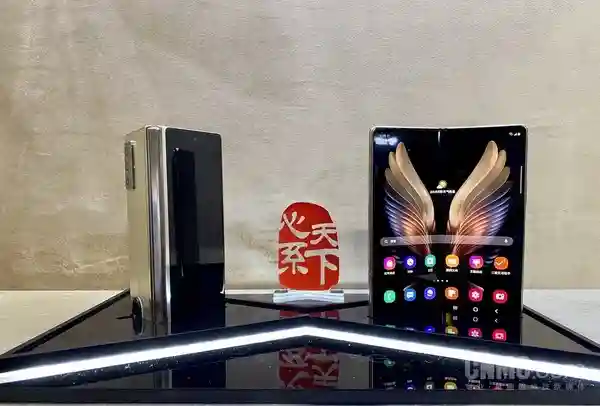 三星W21 5G正式发布 浮雕纹背板支持双卡售19999元