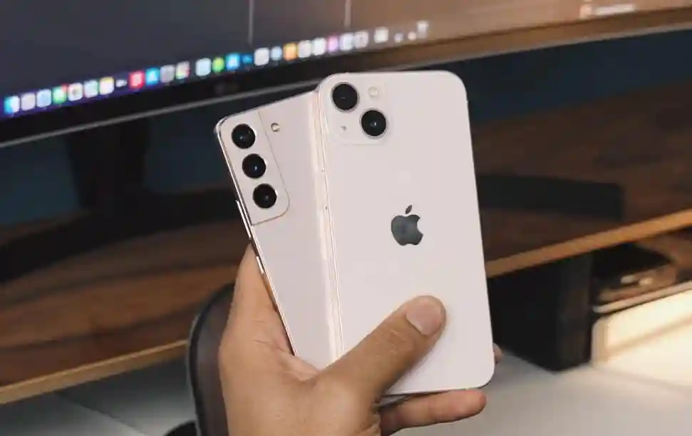 三星GalaxyS22对比iPhone13，相差整整1000元，怎么选择才明智？