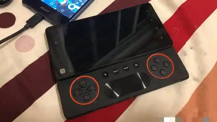 Xperia Play 2原型机曝光 采用侧滑盖式隐藏手柄