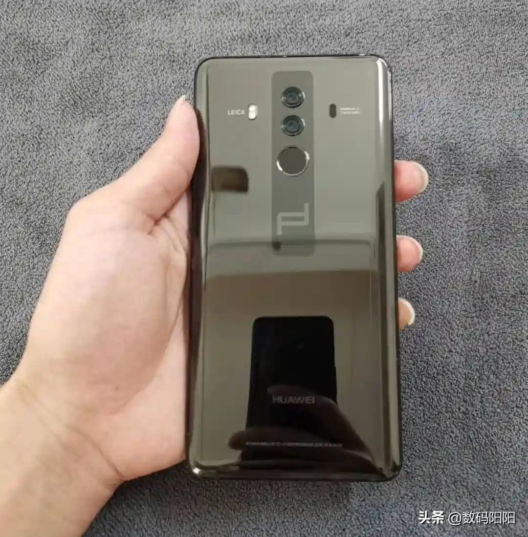 花1350元收到Mate10保时捷，曲面屏加徕卡三摄过时了吗？