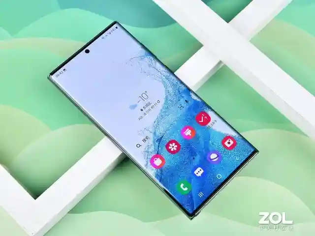 不止有等宽边框，三星Galaxy S22 Ultra屏幕还有这些“拿手好戏”