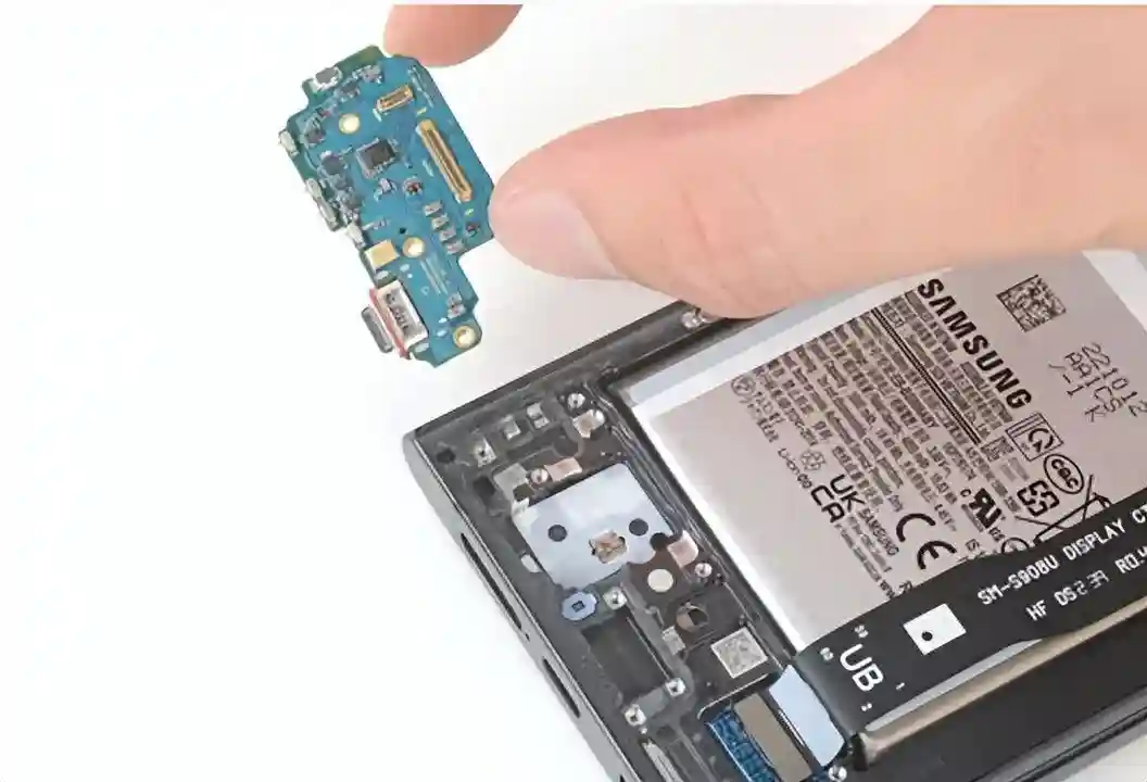 你终于可以修复自己的三星Galaxy S22了