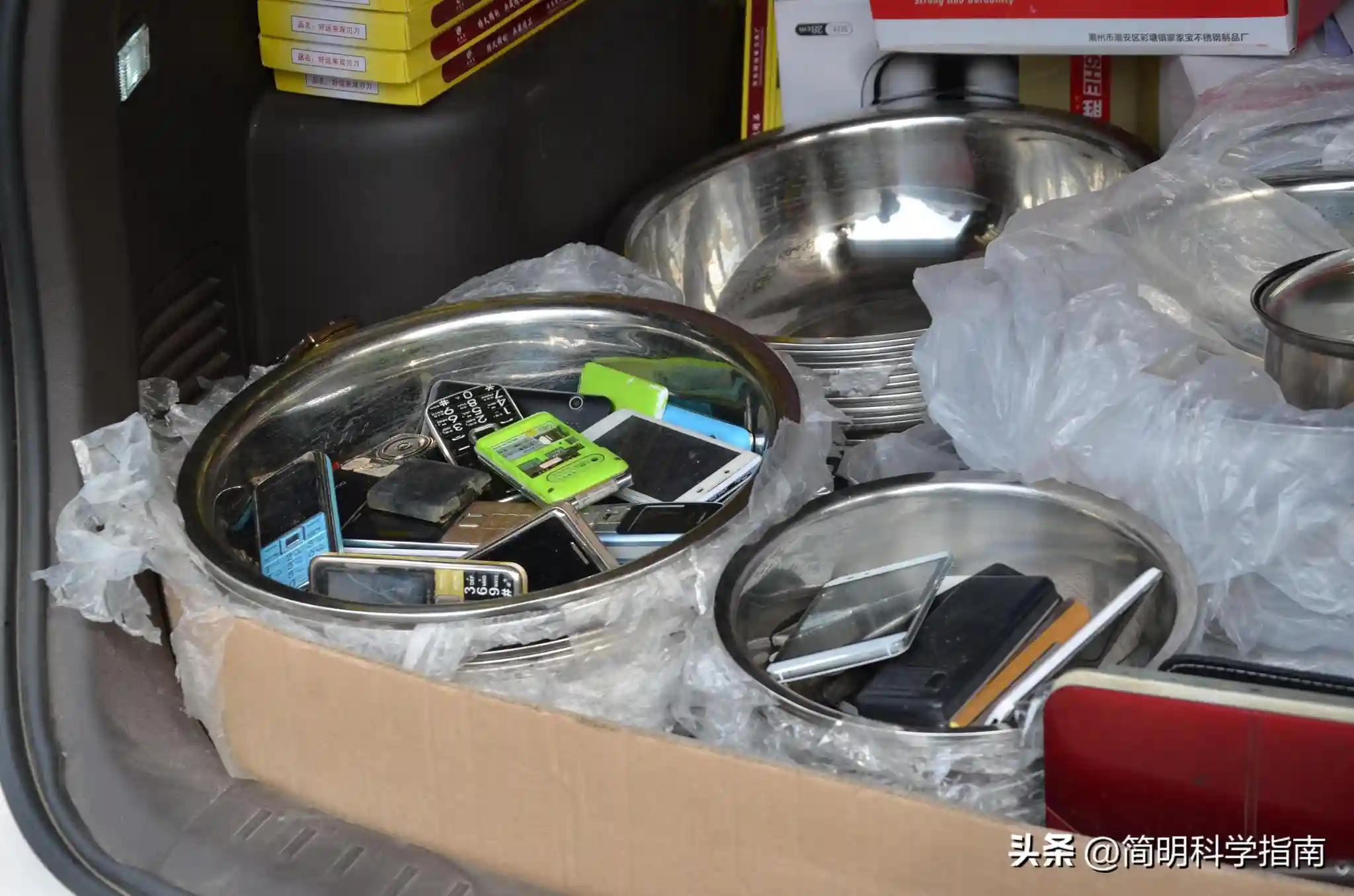 谁说旧手机只能换脸盆？盘点7款天价古董手机