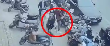 这次又是三星！包中手机突然爆炸起火，男子头发和睫毛被烧焦