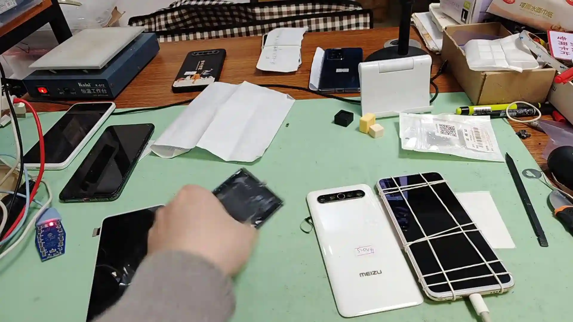 魅族17pro手机定白摔坏了内屏不显示了电池也不耐用鼓...