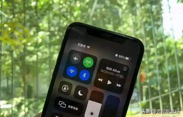 手机信号测试，苹果三星OPPO人气机型对比，直屏机打不过小折叠？