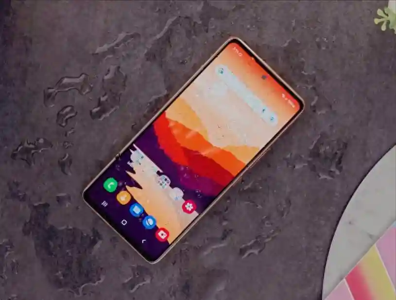 三星也玩性价比了，从3299元跌到2214元：5000mAh+IP67+5nm芯片