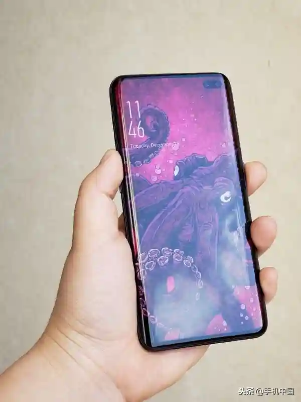 三星 S10+ 正面图曝光 屏幕开孔居然开两个？