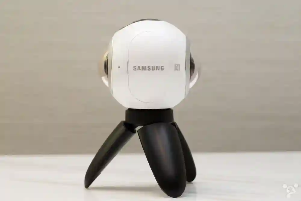 三星Gear 360全景相机发布 圆得像个球