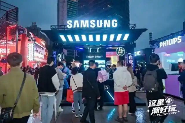 欢迎来到赛博星球 这里潮好玩三星存储展台“巴适得很”